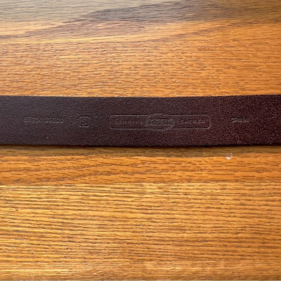 FOSSIL genuine leather solid belt brown size S 29” around your waist 1.5” wide - Picture 4 of 4